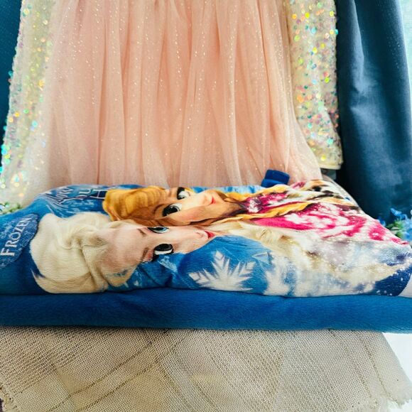 Disney Frozen pillow book Follow Your Heart - Picture 5 of 6